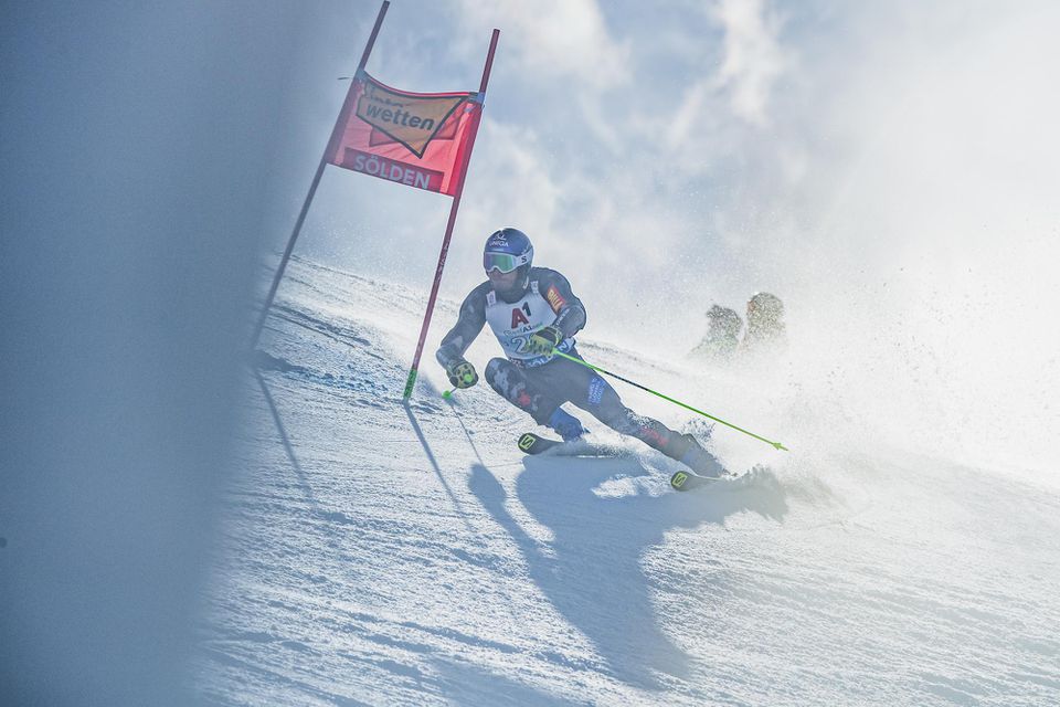 Adam Žampa počas pretekov obrovského slalomu v rakúskom Söldene