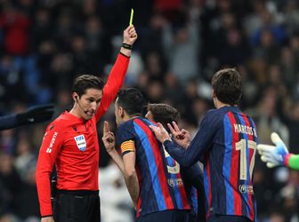 Rozhodcovia z La Ligy zverejnili manifest. Odmietajú akúkoľvek pomoc Barcelone