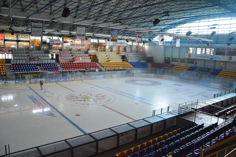 Polski klub pozwoli na grę w hokeja jedynie 500 widzom.  Powód jest dziwny