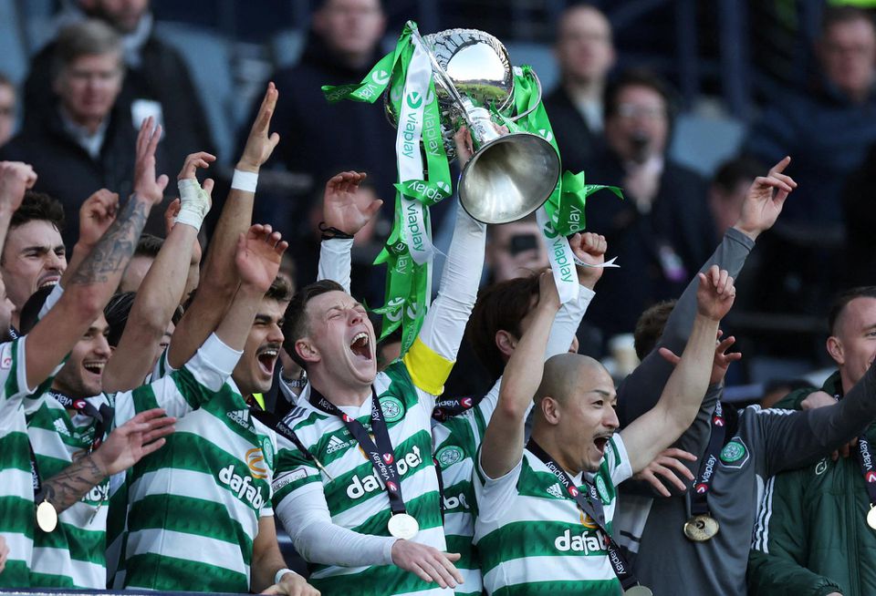 Radosť hráčov Celticu Glasgow z triumfu v Ligovom pohári.