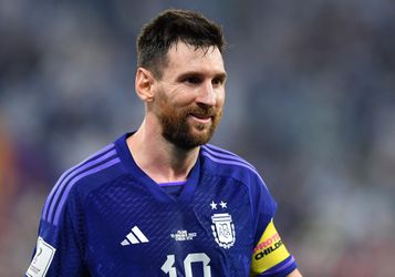 MS vo futbale 2022: Messi sa odpútal od legendárneho Maradonu. Po penalte bol frustrovaný