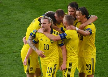 Švédi v severskom derby zdolali Fínov