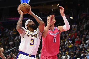 NBA: Davis potiahol LA Lakers k ďalšej výhre