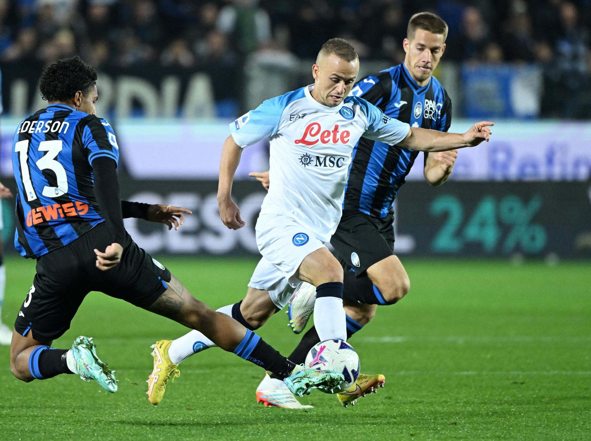 Stanislav Lobotka v zápase Atalanta Bergamo - SSC Neapol