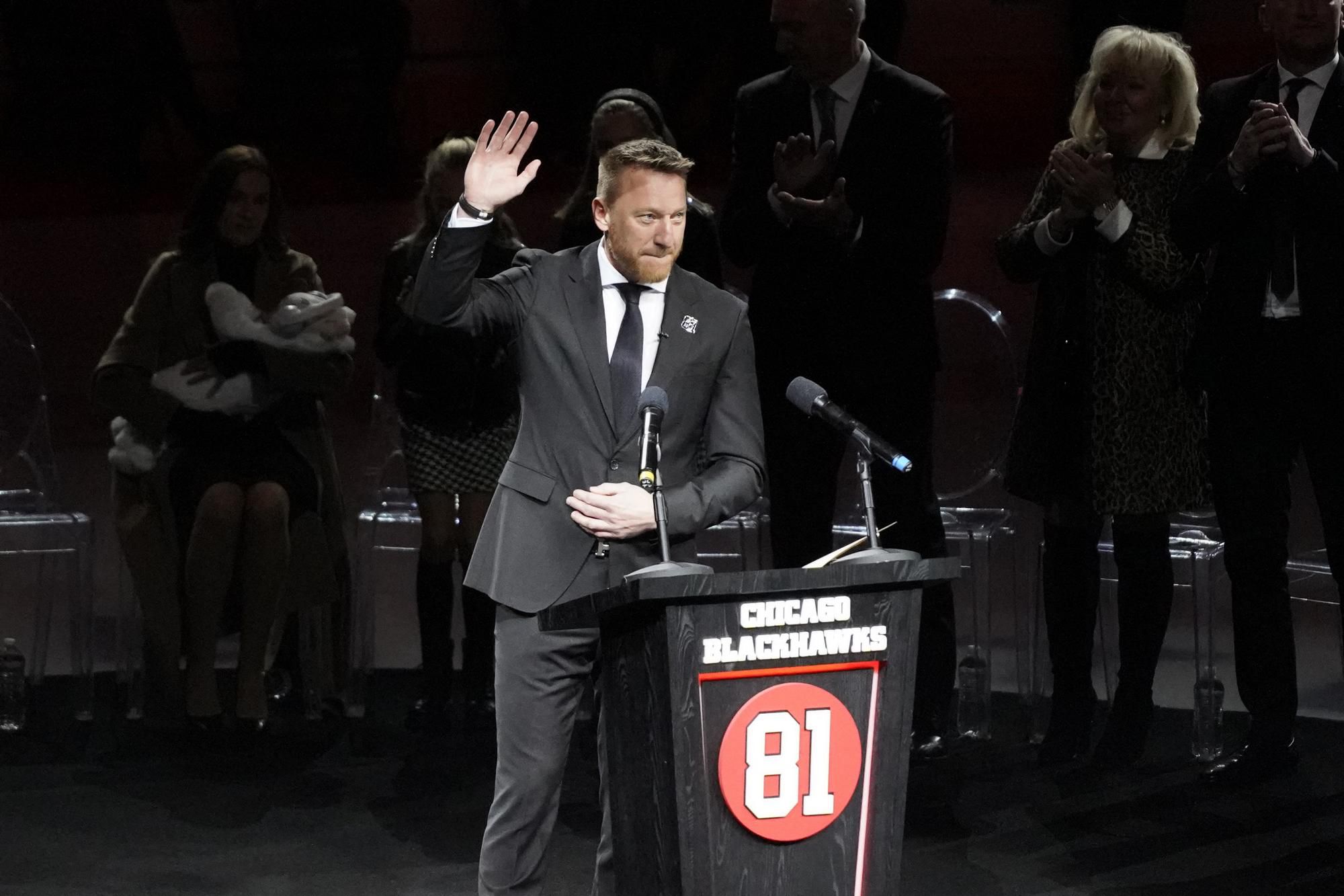 Marián Hossa, Chicago Blackhawks vyradilo dres s číslom 81