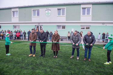 V Skalici za účasti prezidenta SFZ otvorili zrekonštruované ihrisko s umelou trávou