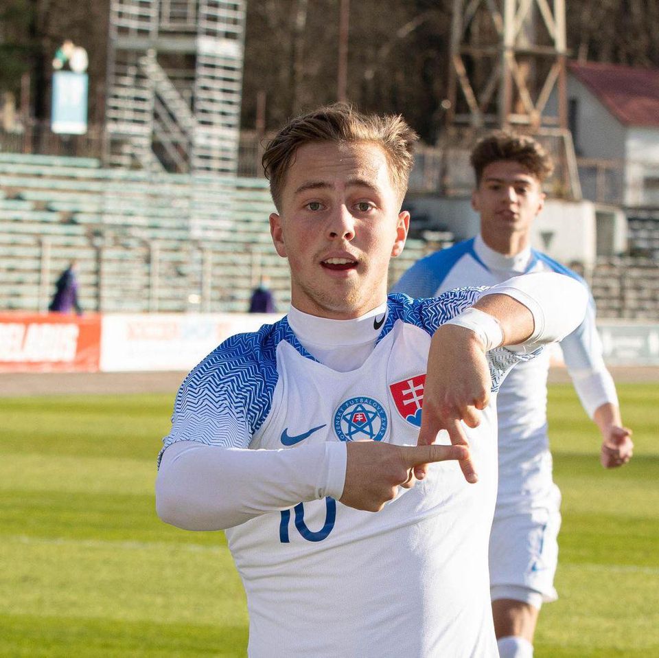 Milan Rehuš je mládežnícky reprezentant Slovenska.