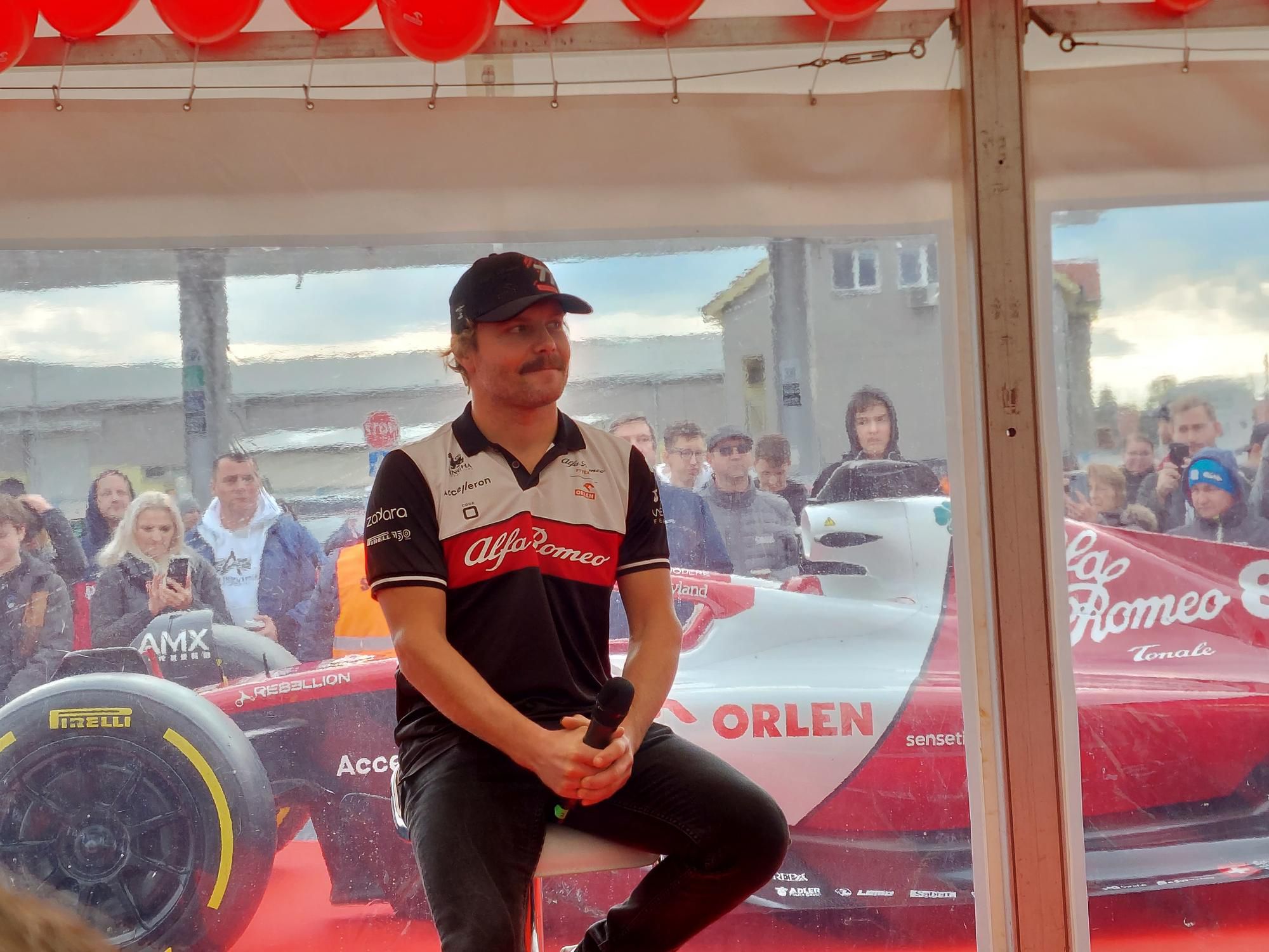 Pretekár tímu F1 Alfa Romeo Valtteri Bottas na návšteve v Šamoríne