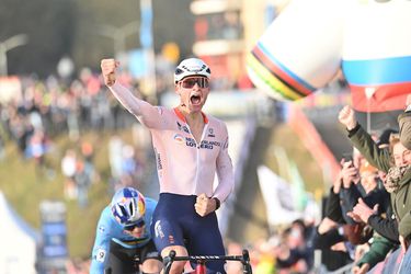 Cyklokros-MS: Van der Poel v dramatickom finiši zdolal Van Aerta a získal piaty titul