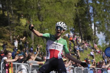 Giro d´Italia: Z víťazstva sa opäť tešil domáci cyklista. Thomas si udržal ružový dres