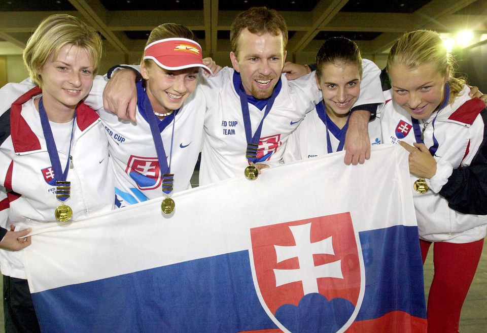 Slovenský tím po víťazstve vo Fed Cupe 2002.