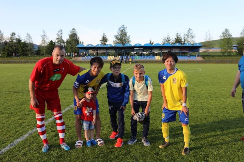 Peter Machunka a japonskí futbalisti v ŠK Tvrdošín