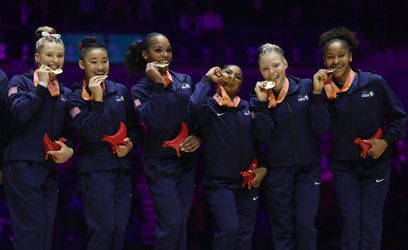 Športová gymnastika-MS: Američanky získali vo viacboji rekordné zlato