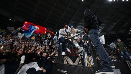 Talianska polícia v pozore! Pred rímskym derby sa pobilo 300 fanúšikov, zatkla jednu osobu