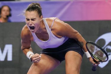 MS WTA: Sobolenková postúpila do semifinále, Sakkariová naďalej bez straty setu