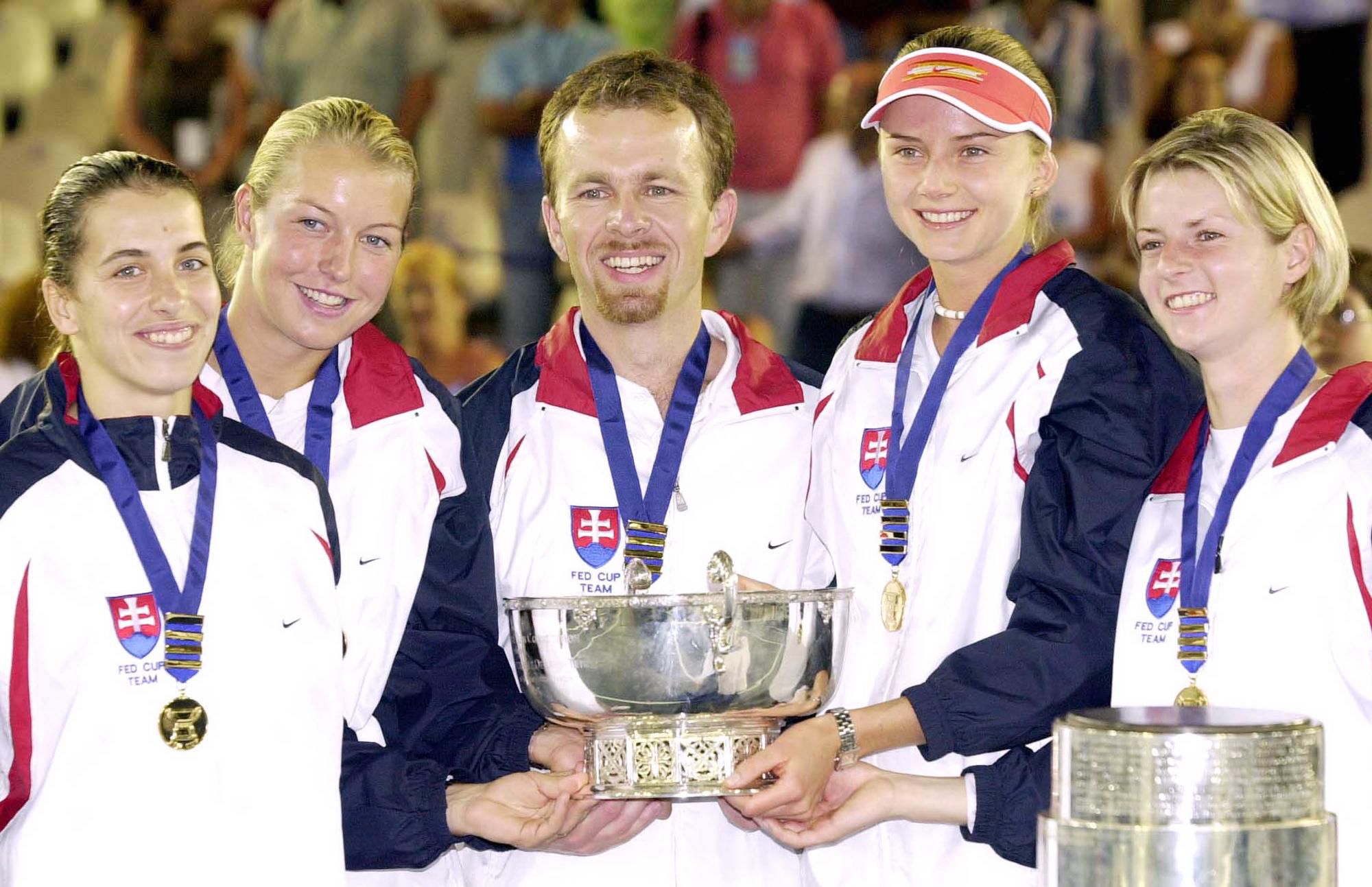 Zľava Janette Husárová, Henrieta Nagyová, Tomáš Malik, Daniela Hantuchová a Martina Suchá.