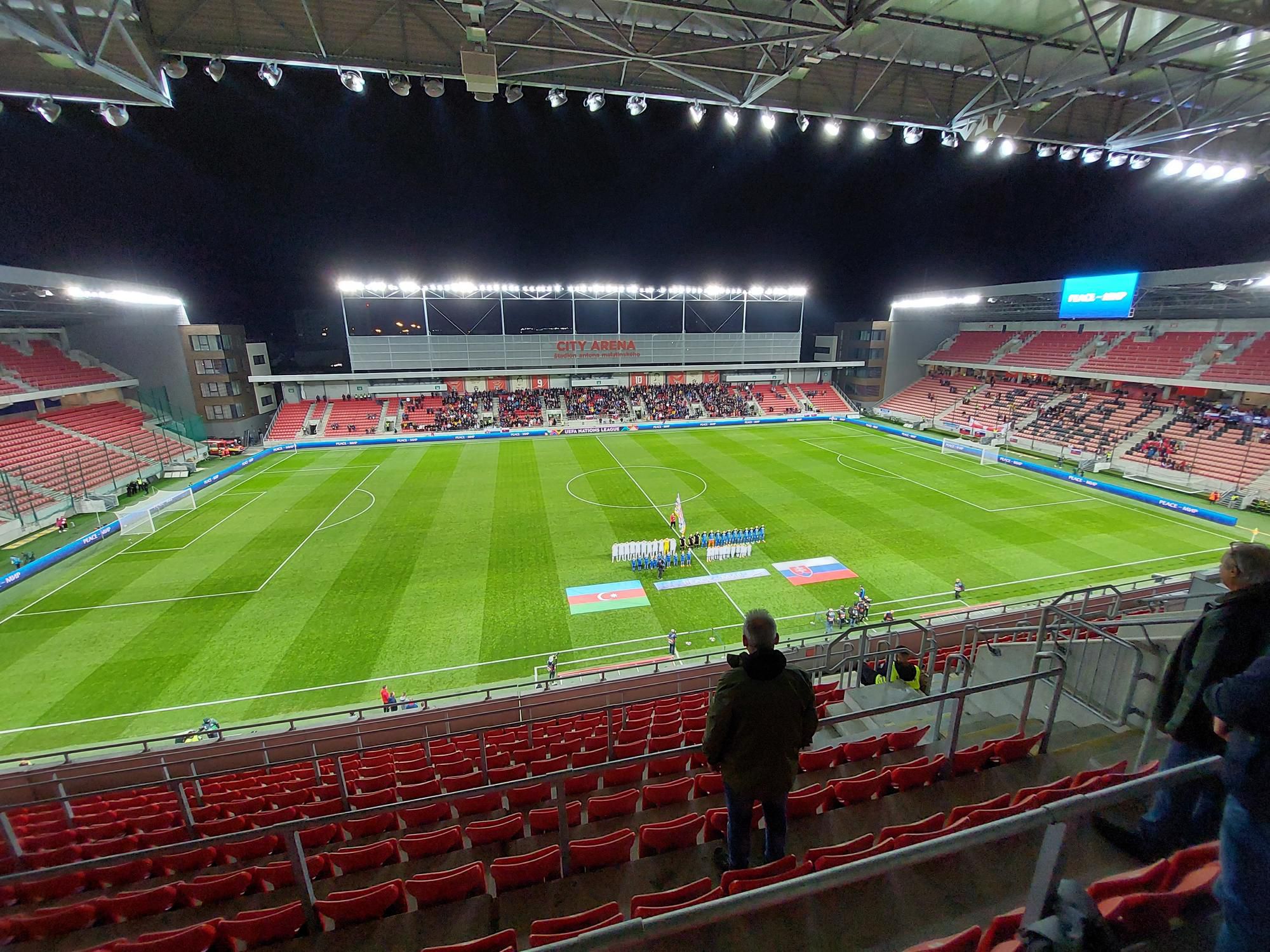 Prázdny štadión na zápase reprezentácia Slovenska