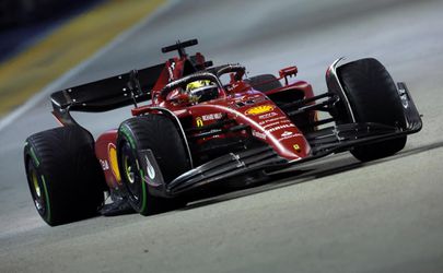 VC Singapuru: Šialená kvalifikácia! Verstappenovi chýbalo palivo, pole position pre Leclerca