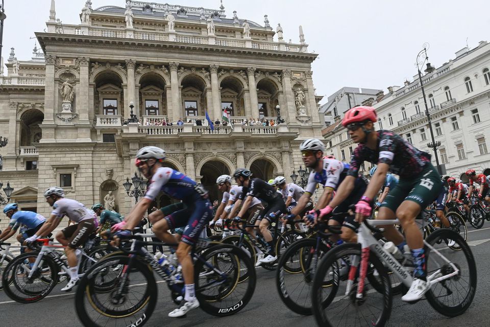Úvodná etapa 105. ročníka  medzinárodných pretekov Giro d´Italia z Budapešti do Višehradu (195 km).