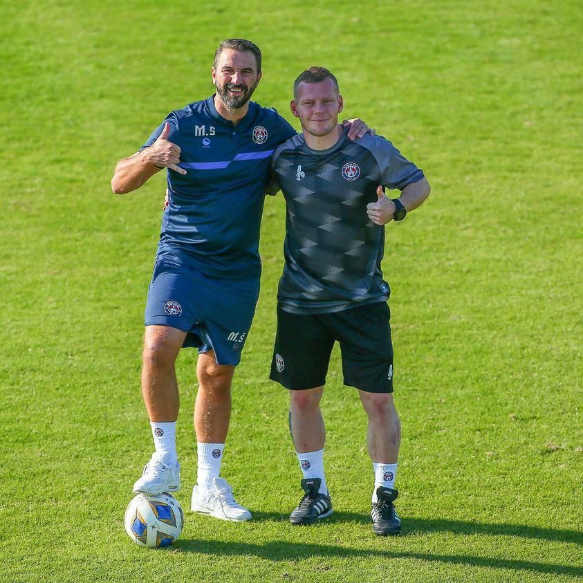 Peter Čögley (vpravo) sa pripojil na sústredení v Turecku k svojmu novému šéfovi Martinovi Ševelovi, s ktorým povedie saudskoarabský FC Al-Adalah.