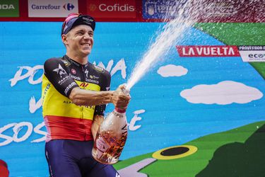 Vuelta: Remco Evenepoel to dokázal, stačí mu prísť do cieľa! Richard Carapaz odrazil všetky útoky