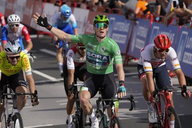 Vuelta: Bennett ovládol aj tretiu etapu, červený dres má nového majiteľa
