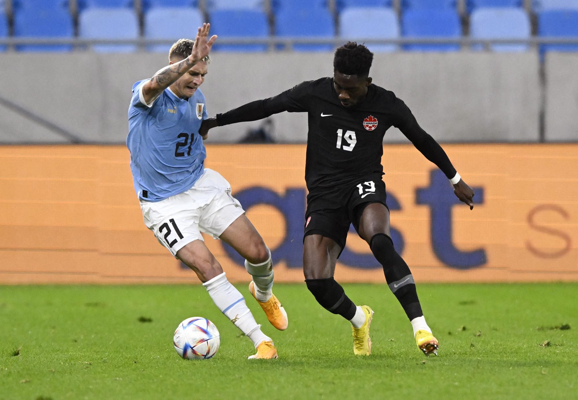 Guillermo Varella a Alphonso Dabies, Uruguaj vs Kanada