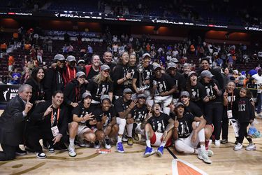 Basketbalistky Las Vegas Aces oslavujú zisk prvého titulu v histórii WNBA