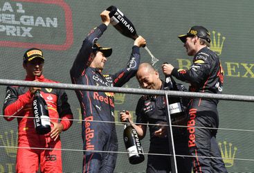 Veľká cena Belgicka: Verstappen opanoval Spa, Hamilton sa zrazil s Alonsom
