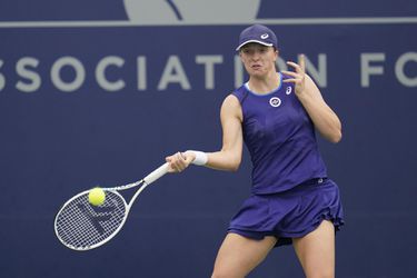 WTA San Diego: Iga Swiateková prenikla do finále po trojsetovej bitke