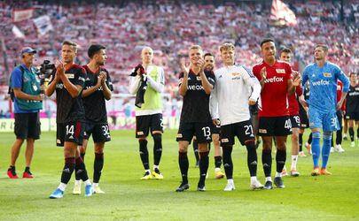 Mestský rival sa topí na spodku, oni vedú ligu. Je v Nemecku zamiesené na prekvapenie sezóny?