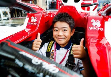 Najmladší sponzor v histórii. Japonský fanúšik si získal srdce tímu Formuly 1