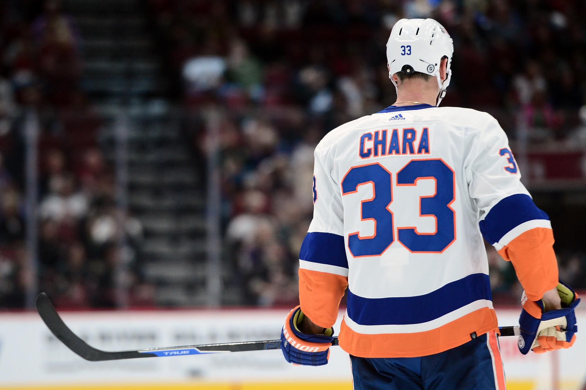 Zdeno Chára v drese New Yorku Islanders.