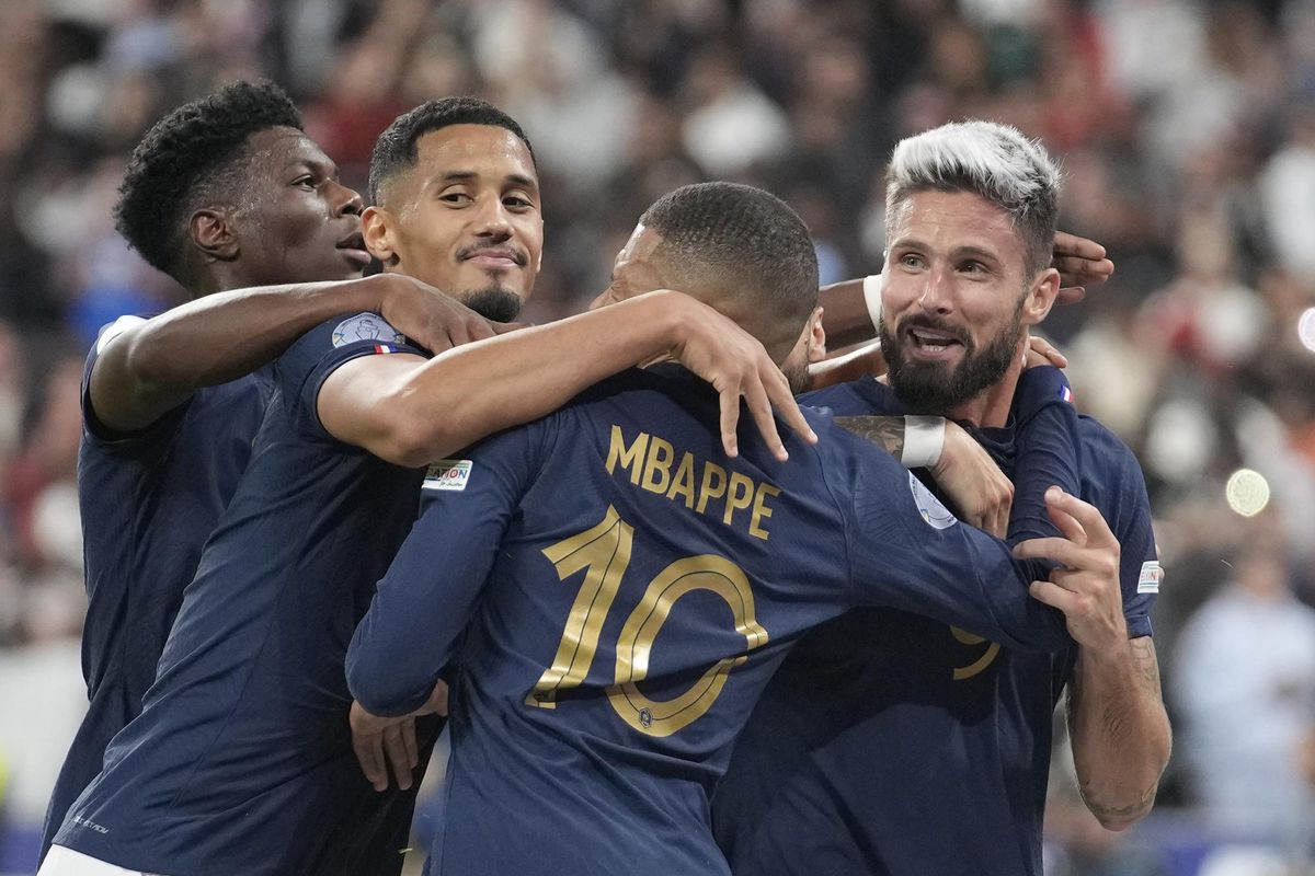 Coupe du monde de football 2022 : la France enverra aussi onze monuments de Moscou pour défendre le titre