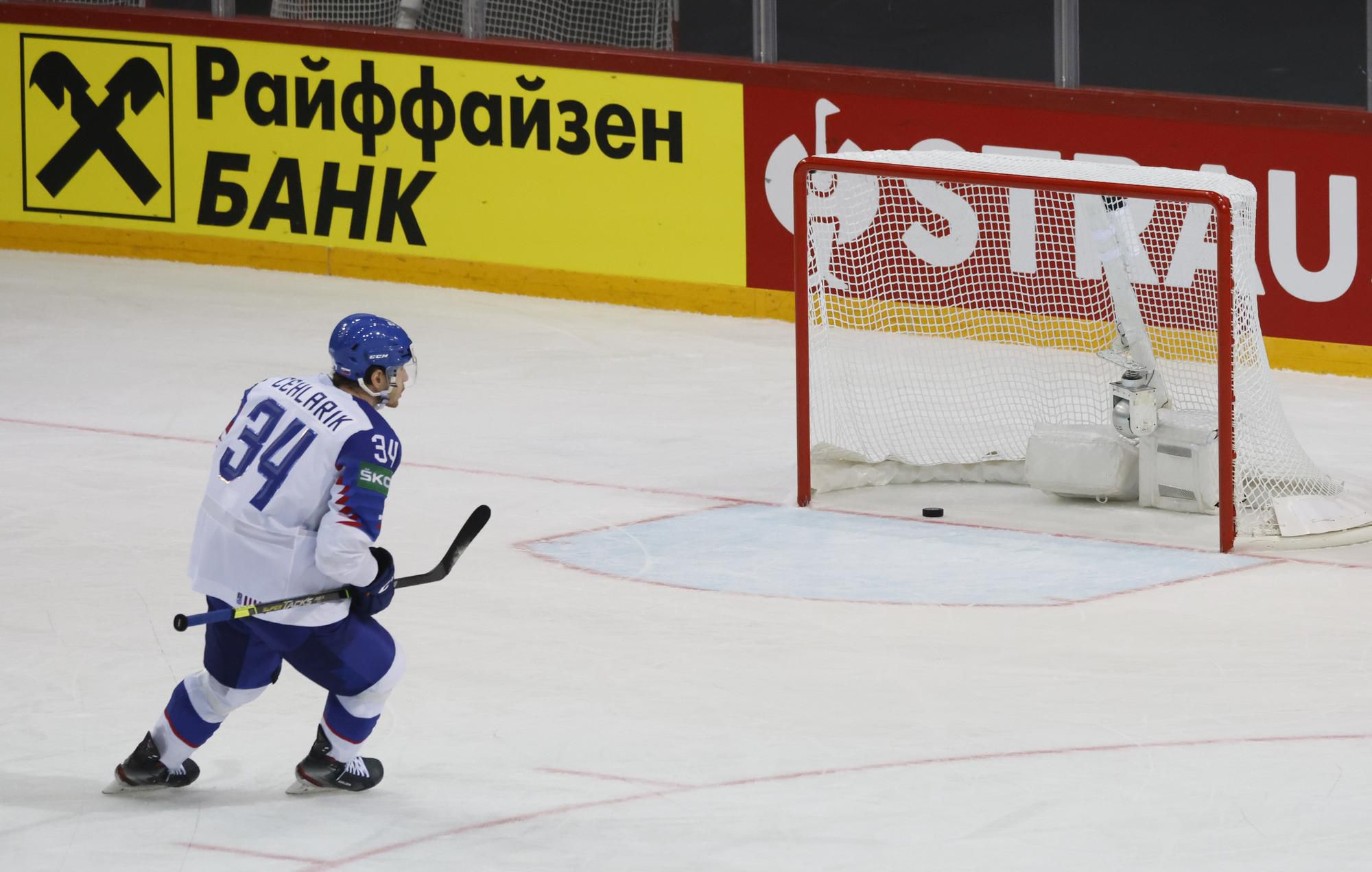 MS v hokeji 2021: Bielorusko - Slovensko (Peter Cehlárik strieľa gól do prázdnej brány)