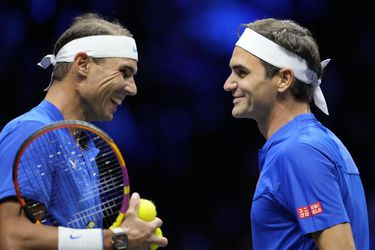 Laver Cup: Velikán Roger Federer odchádza ako porazený. Kariéru ukončil po boku Rafaela Nadala