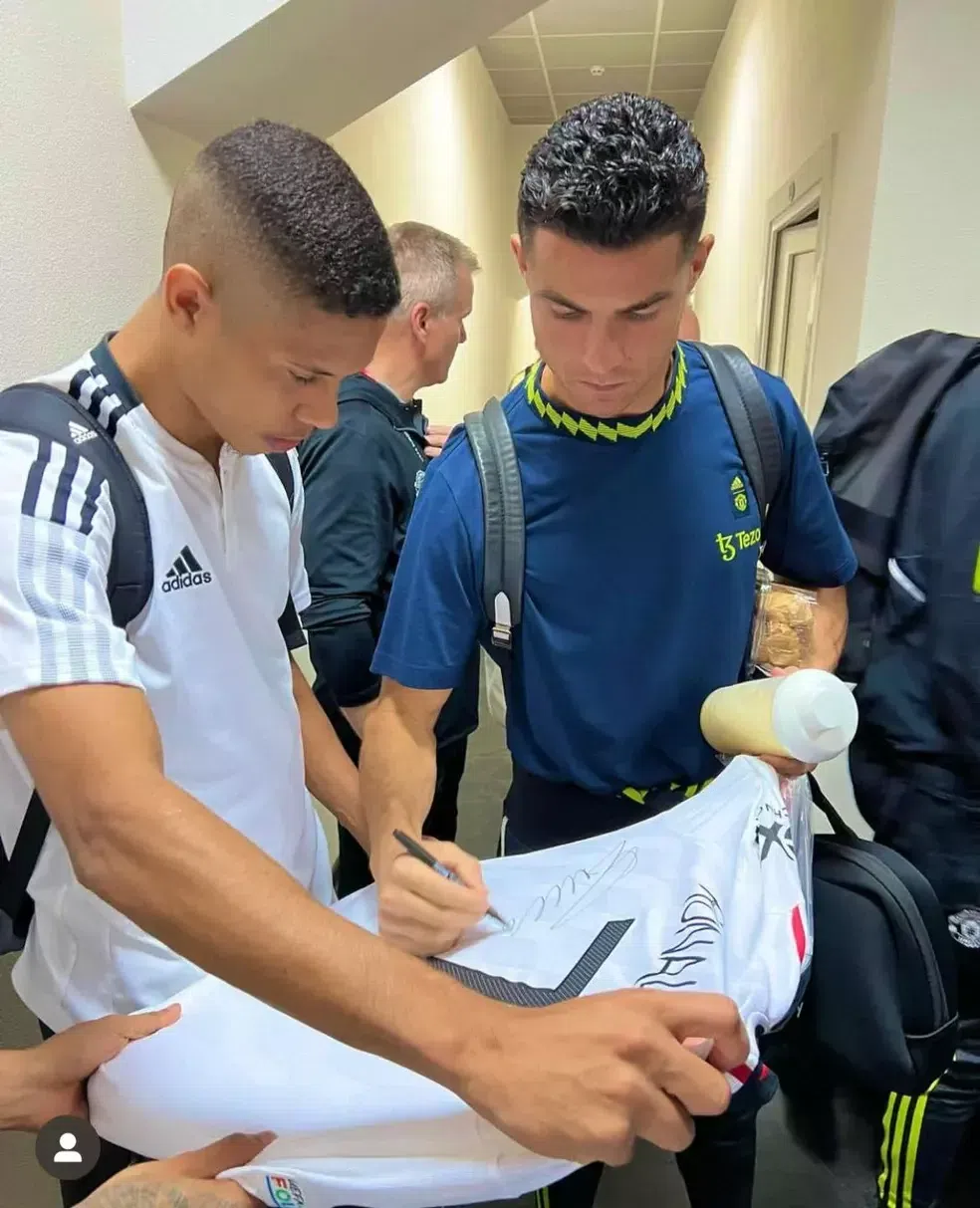 Cristiano Ronaldo a Vitor Pernambuco