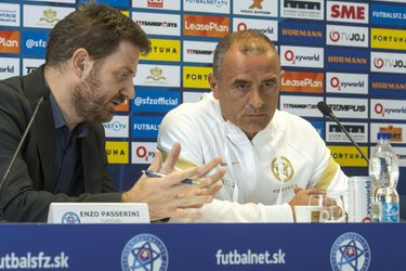 Tlmočník Enzo Passerini nepotešil trénera Slovenska Francesca Calzonu tým, že drží palce Juventusu