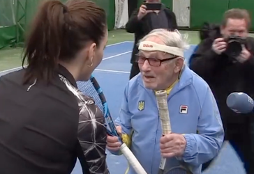Najstarší žijúci tenista si zahral s bývalou svetovou dvojkou
