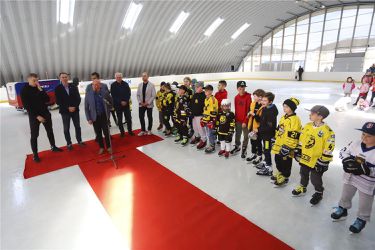 SZĽH otvoril v Hriňovej novú multifunkčnú ľadovú plochu, Šatan: Pomôže rozvoju slovenského hokeja