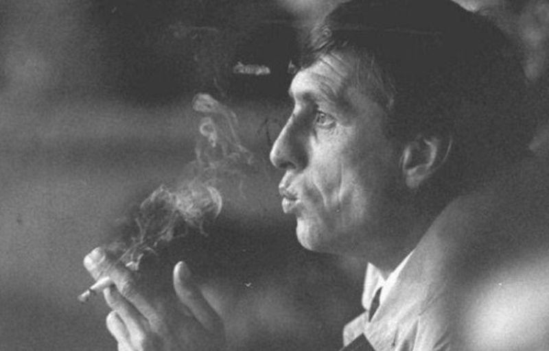 Johan Cruyff s cigaretou ,ktorá k nemu istý čas neodmysliteľne patrila