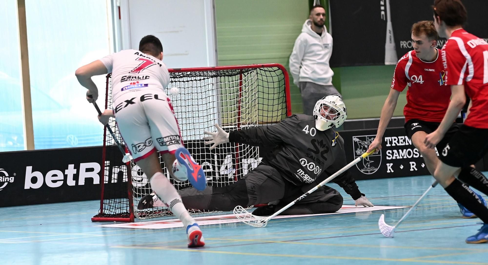 ŠK 1. FBC kraľuje súťaži: z doterajších 28 zápasov vrátane play-off vyhral 25, vo štvrťfinálovom derby vyradil FBK AS Trenčín.