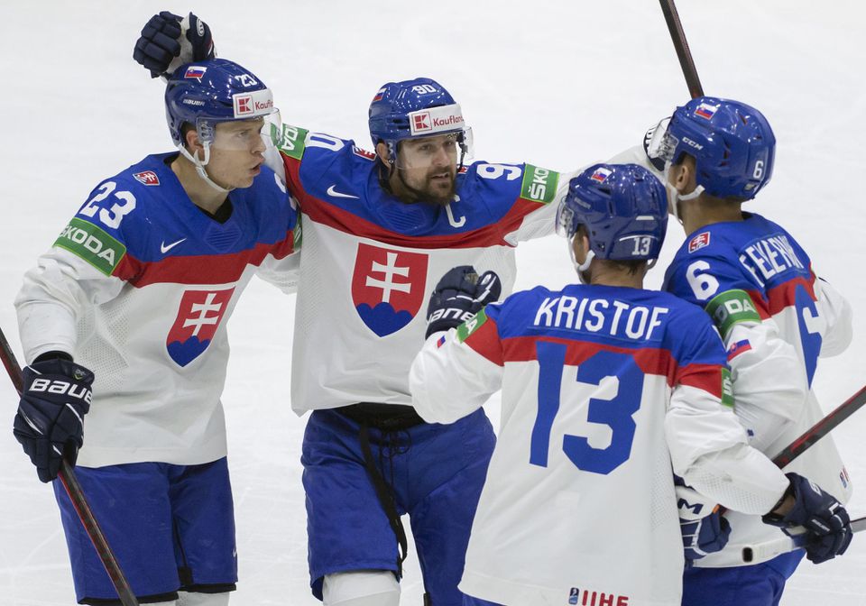 MS v hokeji 2022: Kazachstan - Slovensko (Adam Liška, Tomáš Tatar, Michal Krištof a Martin Fehérváry sa tešia z gólu)