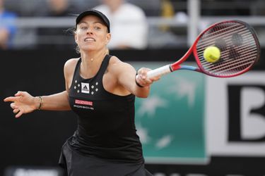 WTA Štrasburg: Kerberová si po skreči Dodinovej zahrá vo finále s Juvanovou