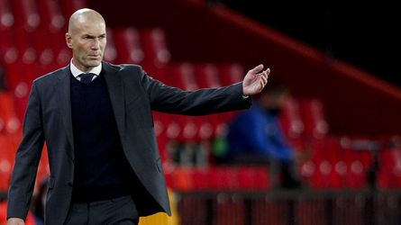 Novým trénerom PSG by sa mal stať Zinedine Zidane, jeho agent to popiera