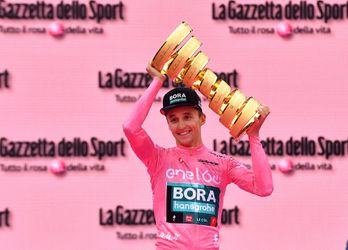 Giro: Hindley oslavuje celkové prvenstvo, postaral sa o premiérový triumf pre Austráliu