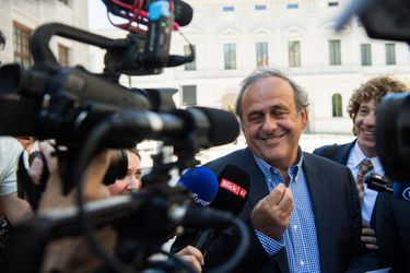 Blattera a Platiniho zbavili obvinení. Francúz chce pokračovať v očisťovaní svojho mena