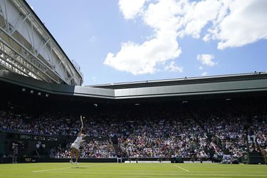 Wimbledon: Mihalíková s Bouzkovou sa prebojovali do 2. kola štvorhry