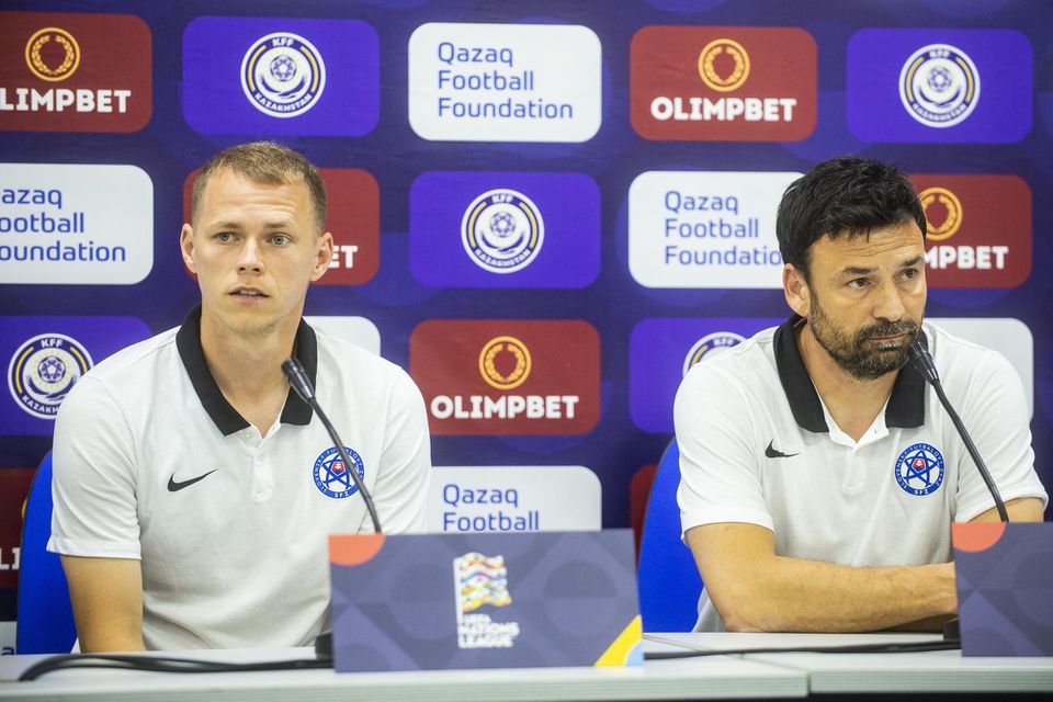 Ondrej Duda a tréner Samuel Slovák počas tlačovej konferencie predzápasom 4. kola Ligy národov Kazachstan - Slovensko