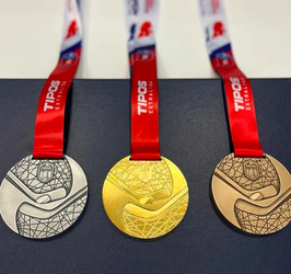 Tri najlepšie tímy extraligy dostanú unikátne medaily, oproti minulým rokom sú ťažšie a väčšie